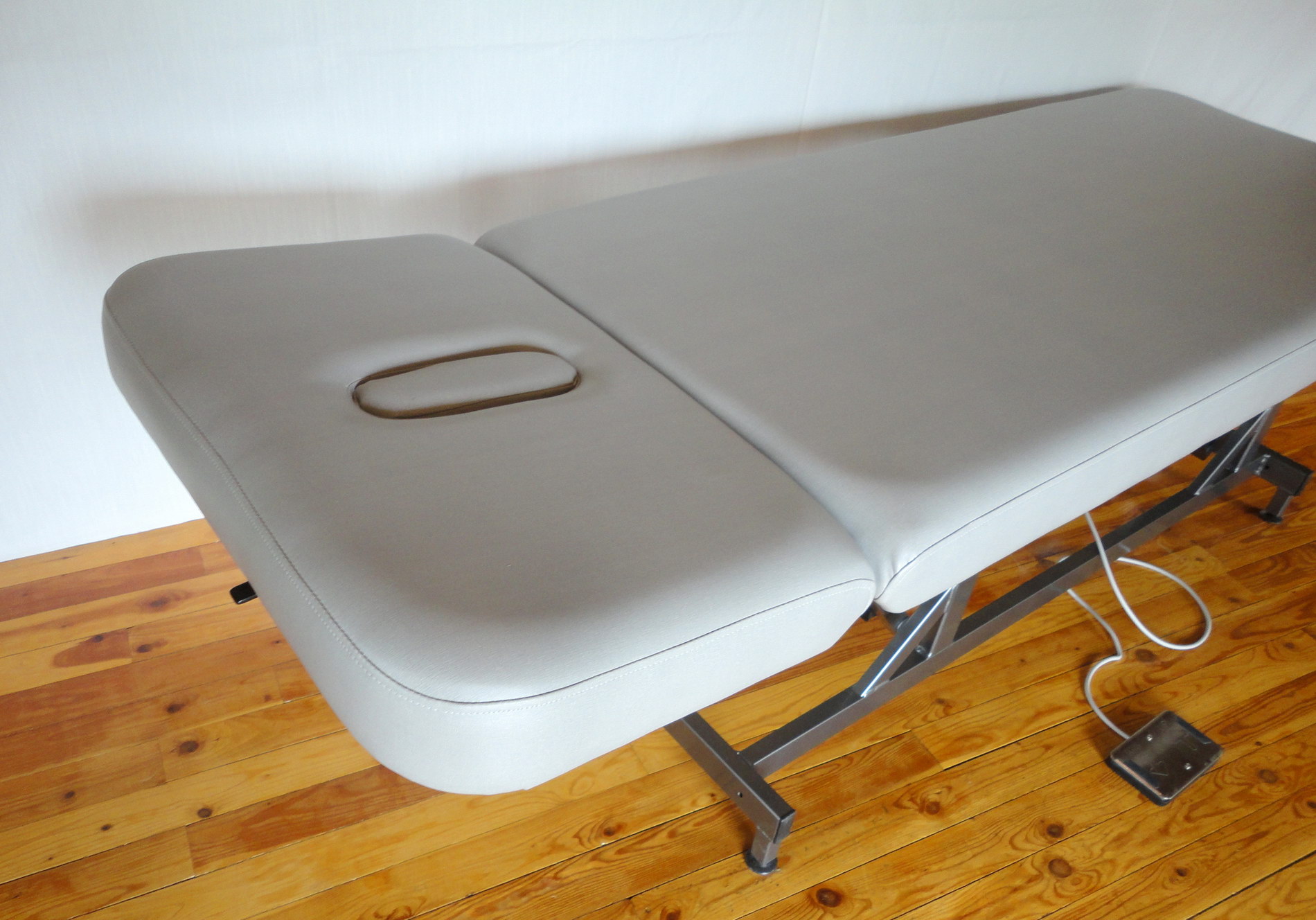 Classic Physiotherapy Table