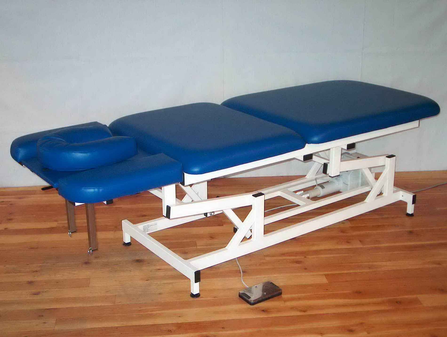 Diversity Comfort Massage Therapy / Physiotherapy Table